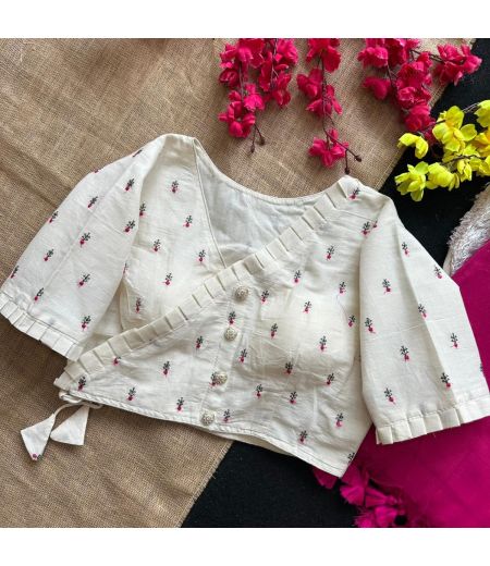 DB142 Cotton saree And Beautiful Havy Cotton Apllic Blouse.